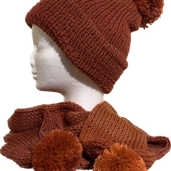 Handmade hat-and-scarf set - Picture 1 of 7